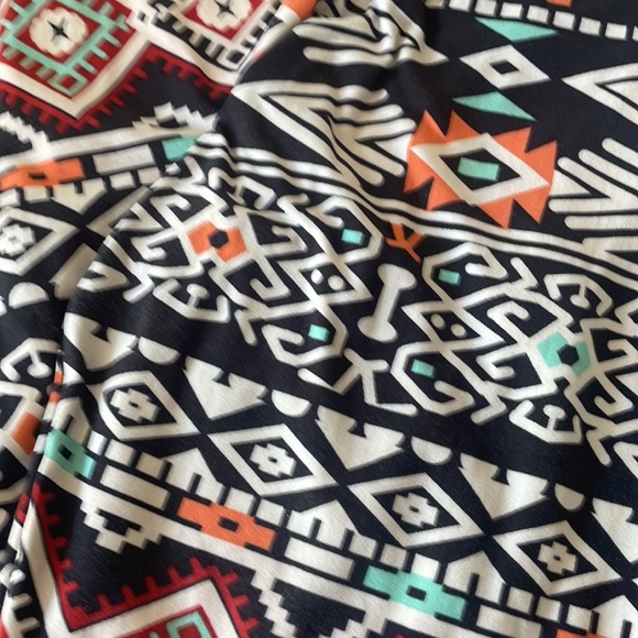 Super soft leggings, Aztec looking print, excellent condition. Great colors - Picture 4 of 4